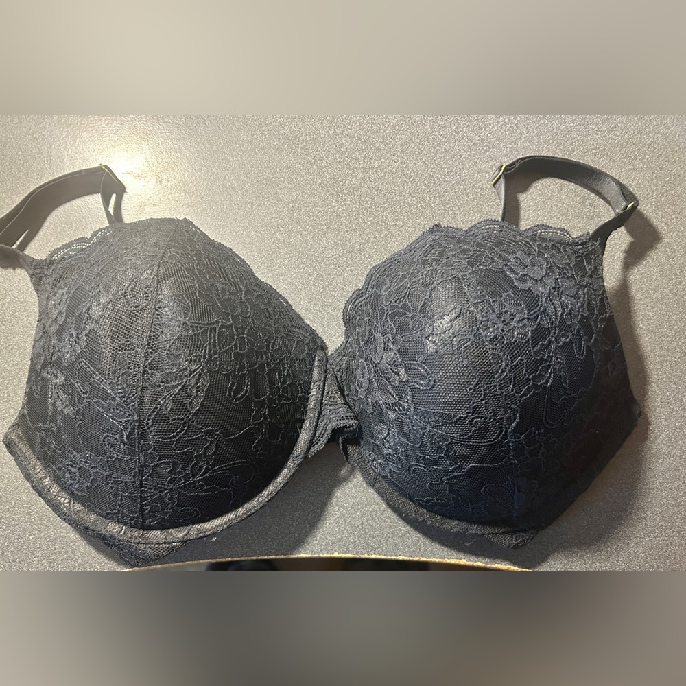 Chic Black Lace Underwire Bra